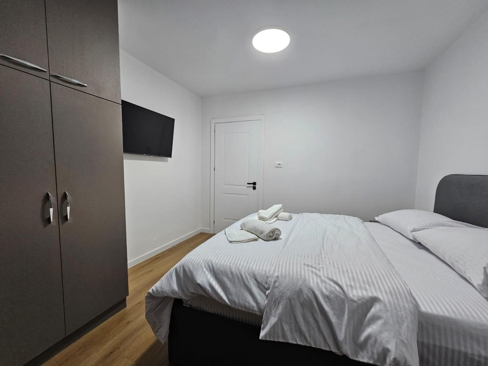 Elois Luxury Apartment Tirana Bagian luar foto